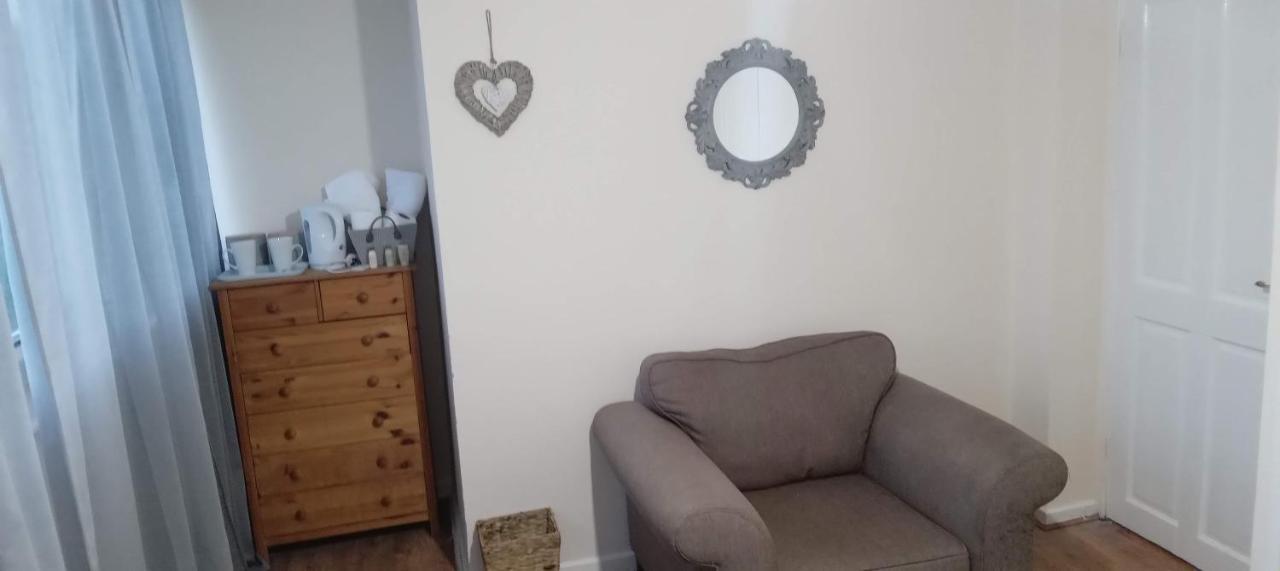 Comfortable Double Room Λονδίνο Εξωτερικό φωτογραφία