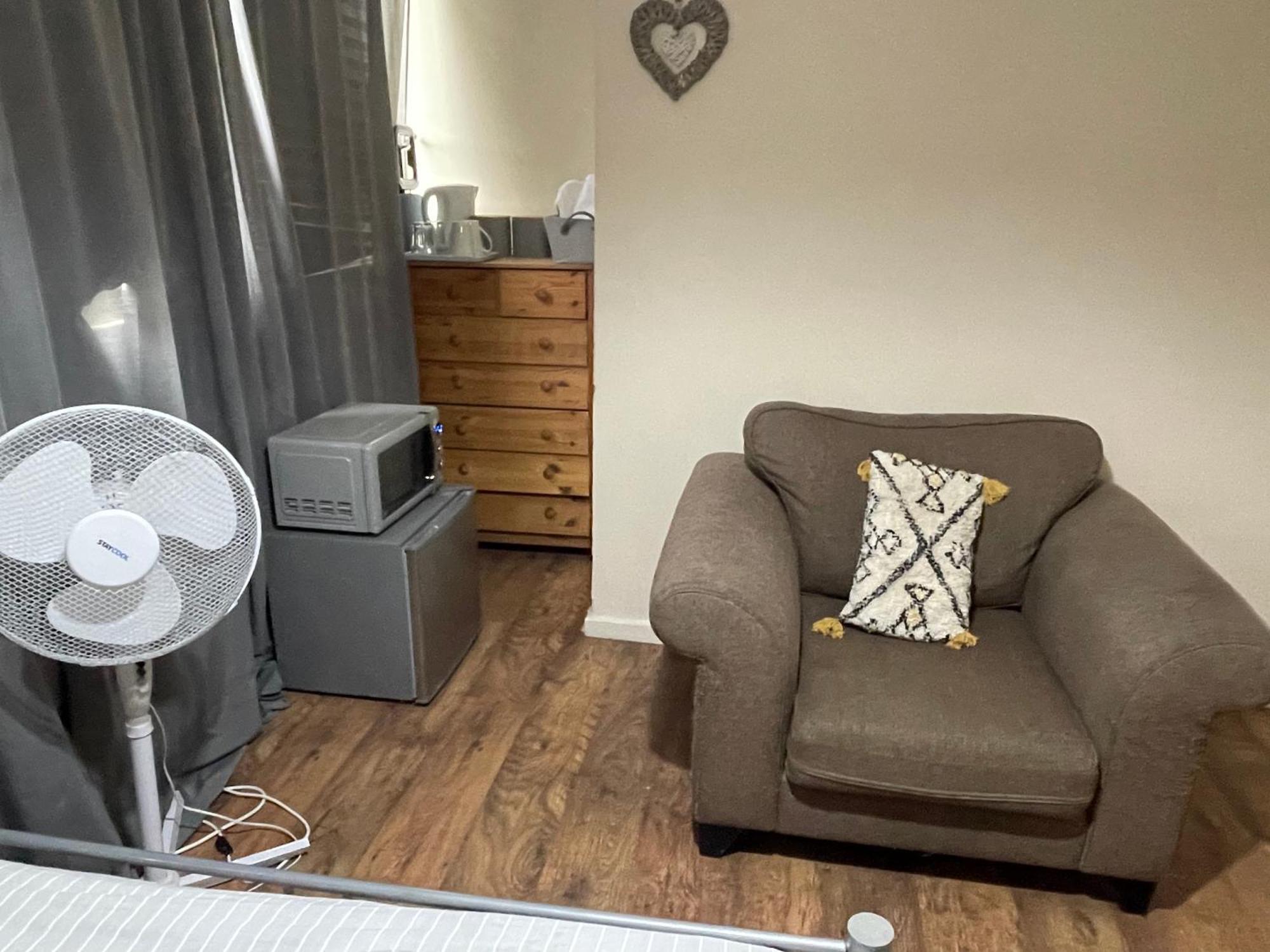 Comfortable Double Room Λονδίνο Εξωτερικό φωτογραφία